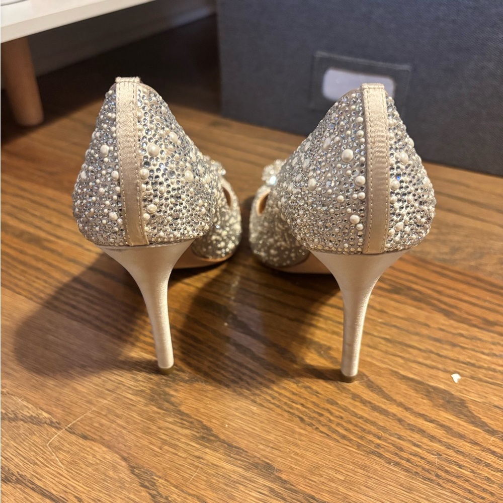 Badgley Mischka Cher II Pointed Toe Pump - size 8 - Picture 4 of 7